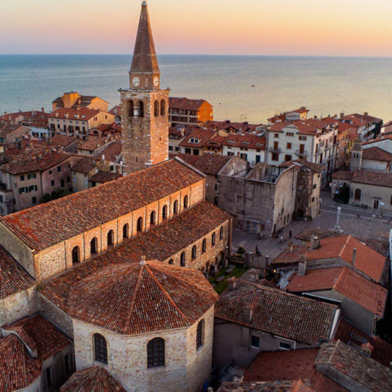 Passeggiare e scoprire cosa fare a Grado tra centro storico e mare